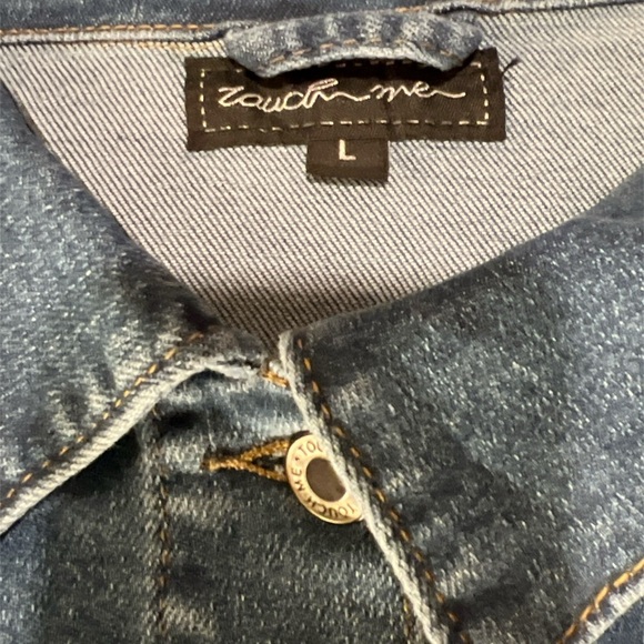 Juniors Denim Crop Jacket with Fringe Detail - Picture 6 of 8